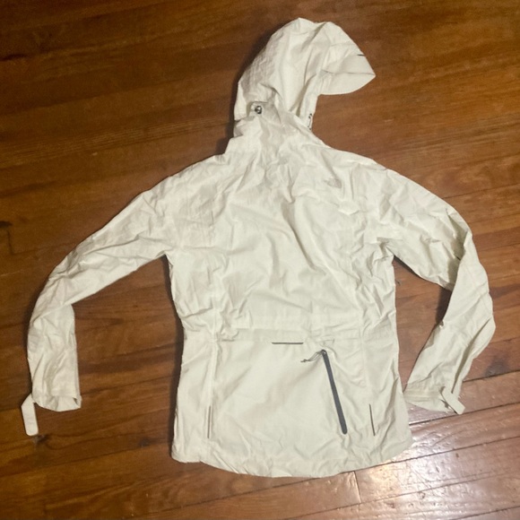 North Face Hyvent 2.5L windbreaker - Picture 2 of 8